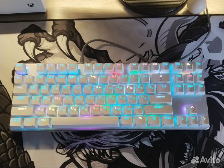 Игровая механическая клавиатура белая