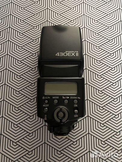 Вспышка камеры Canon SpeedLite 430EX II
