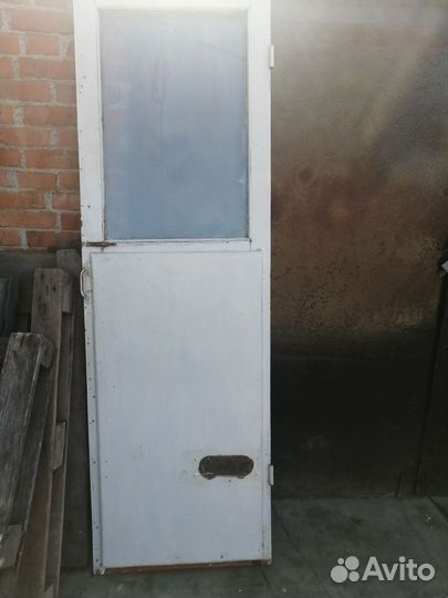 Дверь деревянная