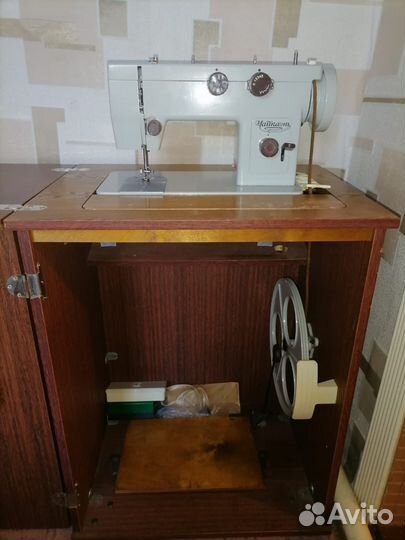 Швейная машина Чайка 143
