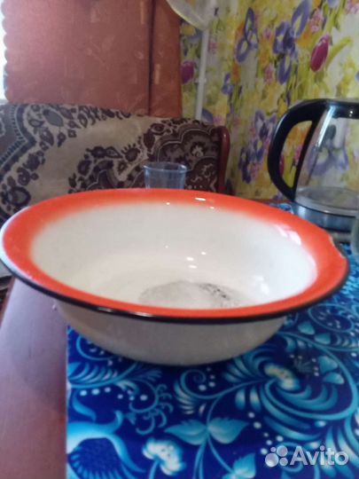 Алюминиевый и эмалированый таз