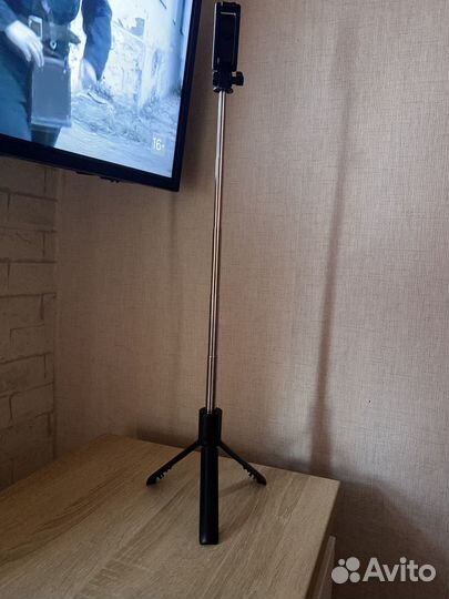 Монопод трипод для телефона с Bluetooth пультом