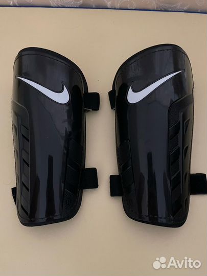 Щитки Nike