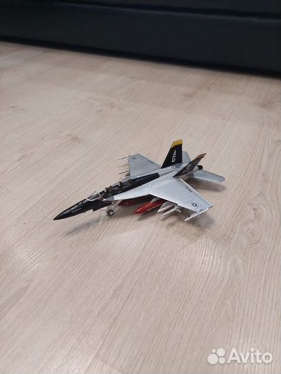 Сборная модель самолета Super Hornet 1:72 Revell