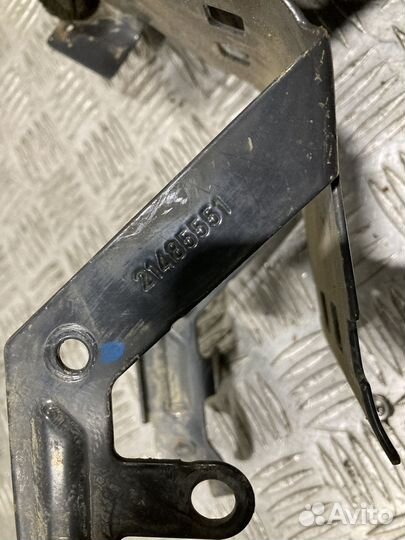 Кронштейн Volvo 21485551