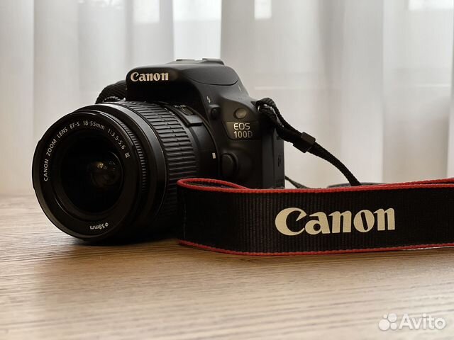 Зеркальный фотоаппарат Canon EOS 100D