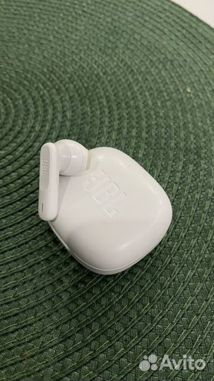 Кейс для наушниковJBL Wave 300