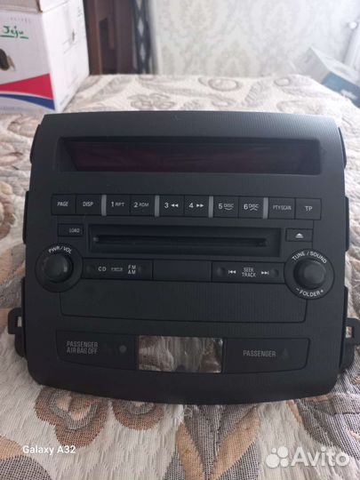 Штатное головное устройство Mitsubishi Outlander