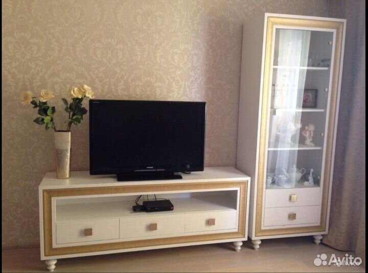 Витрина и Тумба тв Миассмебель Silvia