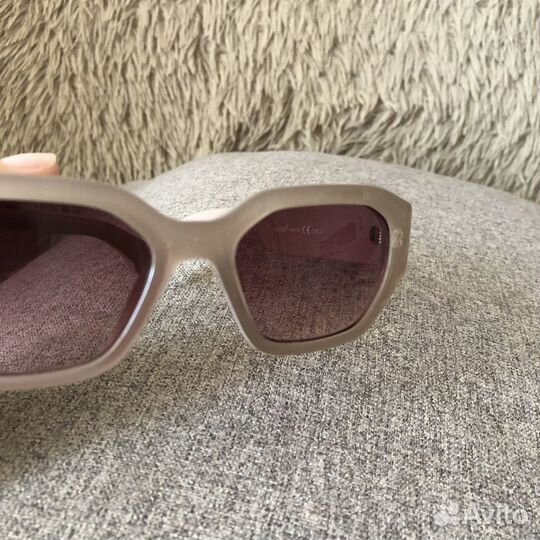 Очки солнцезащитные