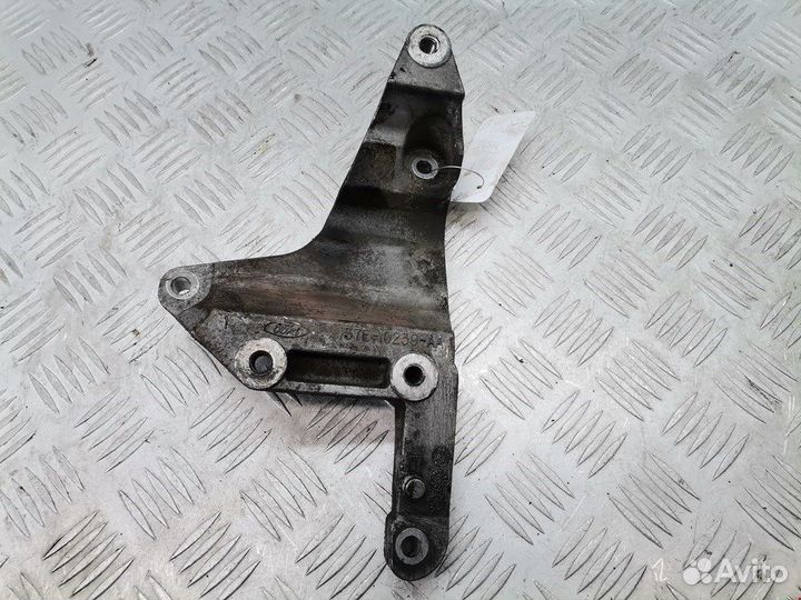 Кронштейн генератора для Ford Mondeo 3 4138500