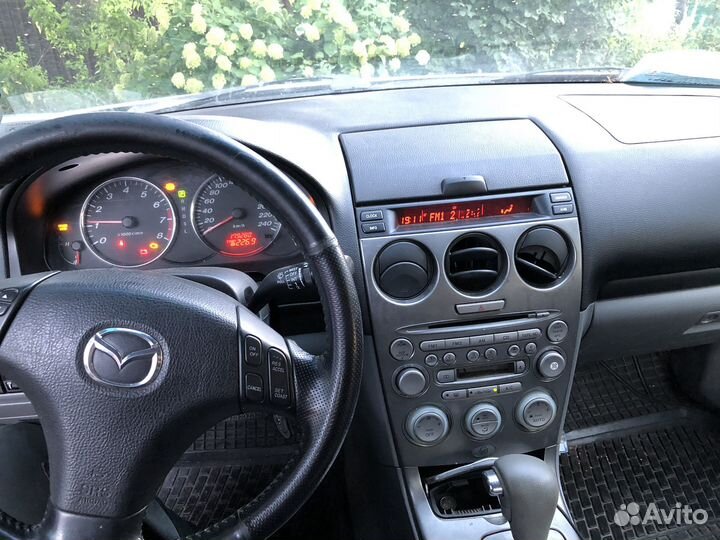 Mazda 6 2.0 AT, 2004, битый, 180 000 км