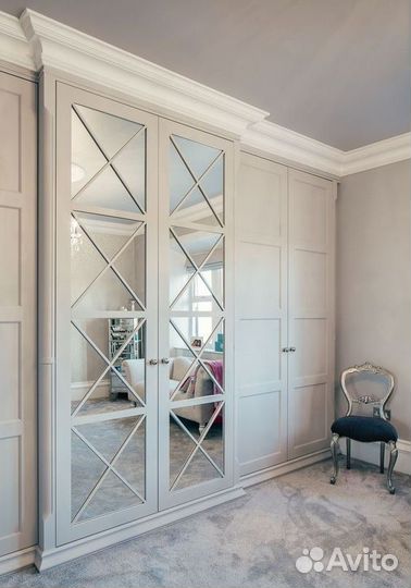 Классический шкаф с зеркалом