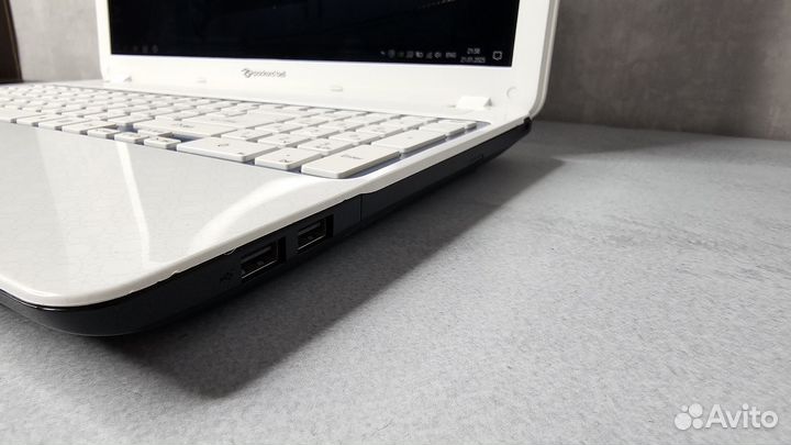 Игровой ноутбук Pacakard Bell i3 / 2 видеокарты