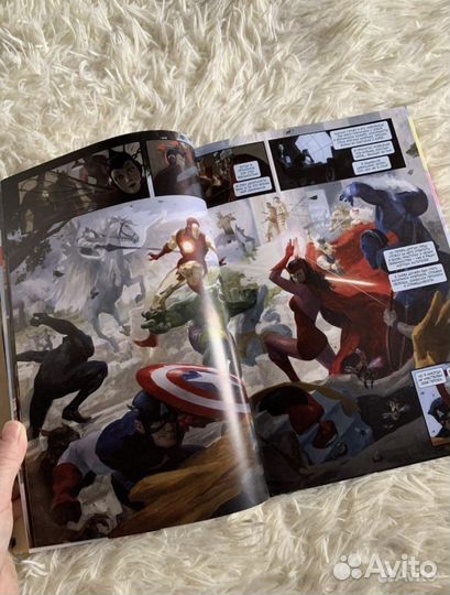 Книга по комиксам Marvel