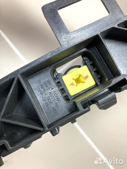 Кронштейн заднего бампера правый Hyundai Solaris