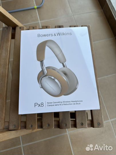 Беспроводные наушники Bowers & Wilkins px8