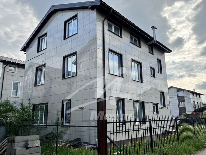 Дом 217 м² на участке 4,3 сот.