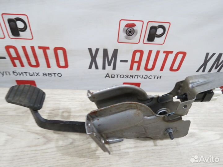 Педаль тормоза Renault Duster