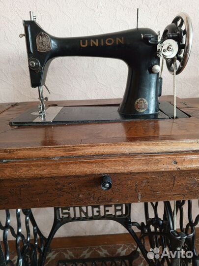 Швейная машина Singer