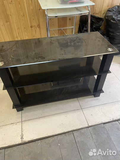 Стеклянная тумба под тв