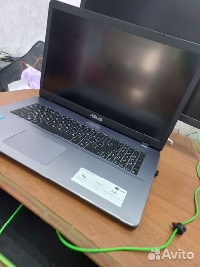 Asus vivobook 17