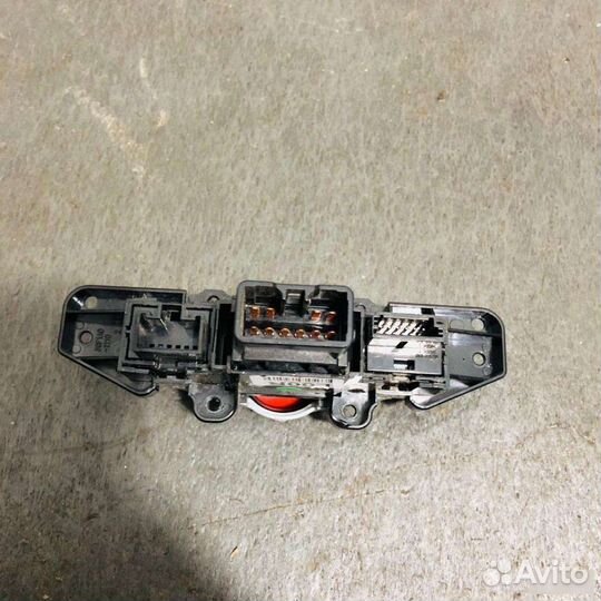 Кнопка аварийки Hyundai Solaris 2014-2017