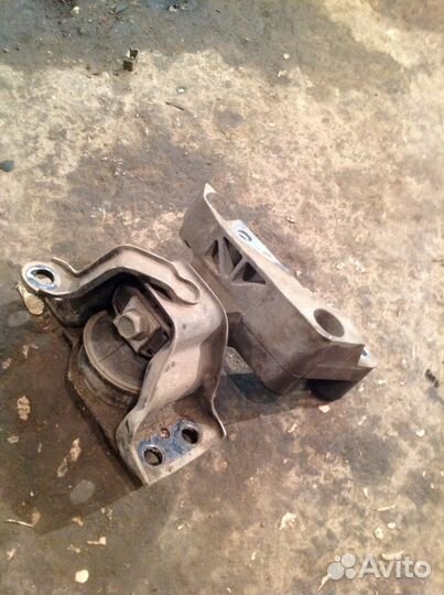 Ниссан тиида подушка двигателя