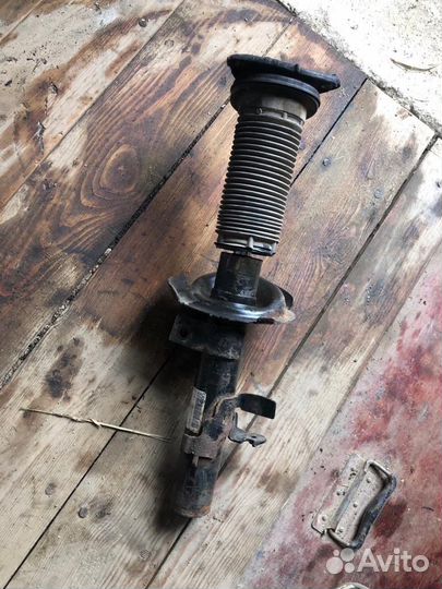 Амортизатор ford focus 3 передний левый