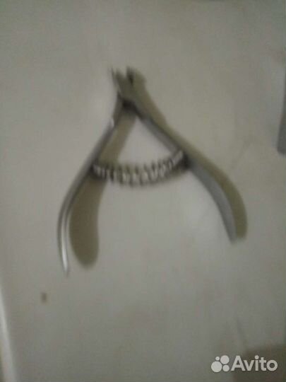 Продам лаки, кусачка,шпатель