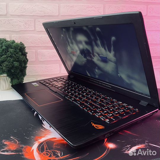 Мощный Rog Strix /15,6/i5-7300HQ 7th Gen/GTX1050
