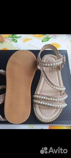 Сандалии новые