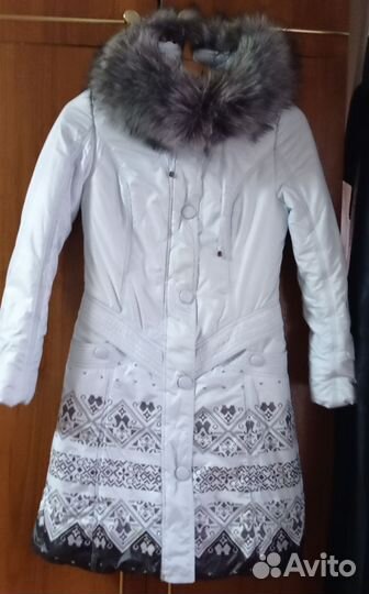 Три пуховика женских и куртка