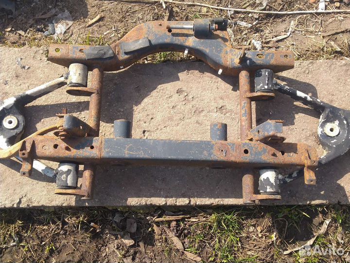 Подрамник задний Mercedes ML W163