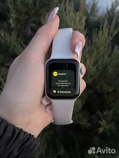 Apple Watch SE 44mm серебристый