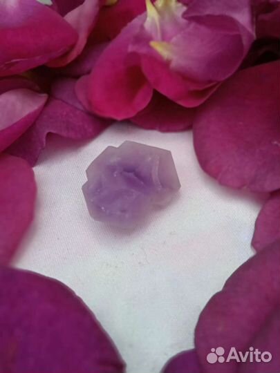 Аметист. Сросток кристалла. Натуральный