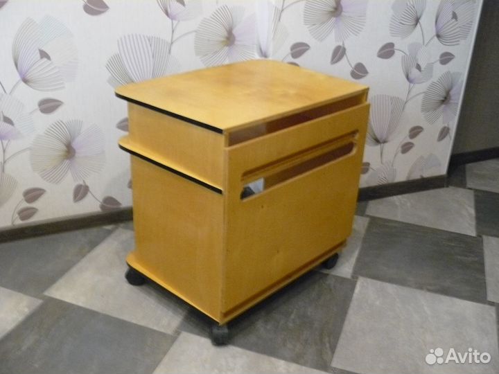 Тумбочка под телевизор б/у