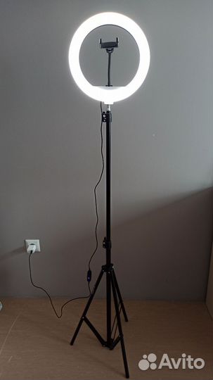 Кольцевая лампа со штативом новая