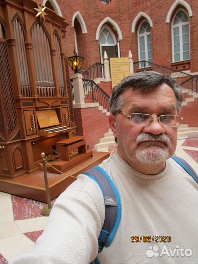 Менеджер по продаже тканей, пряжи