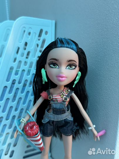 Кукла Bratz Backyard beach bash пляжная