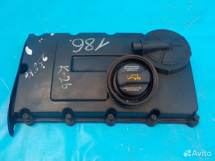 Клапанная крышка гбц volkswagen Passat B6 2005-200