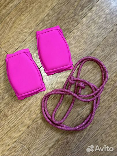 Наколенники и скакалка для гимнастики