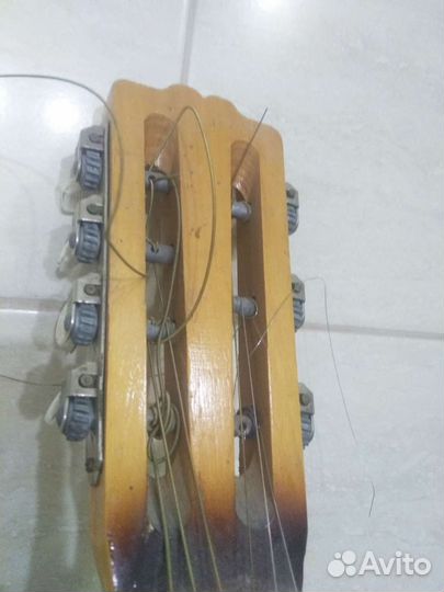 Акустическая гитара