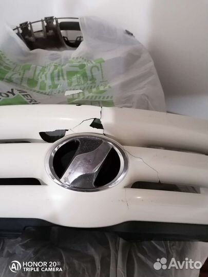 Решетка радиатора Toyota ist