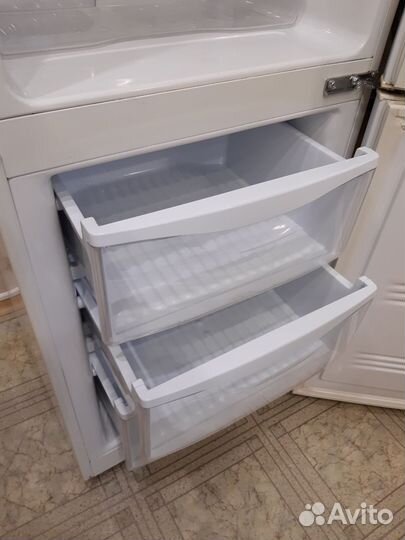 Холодильник Samsung