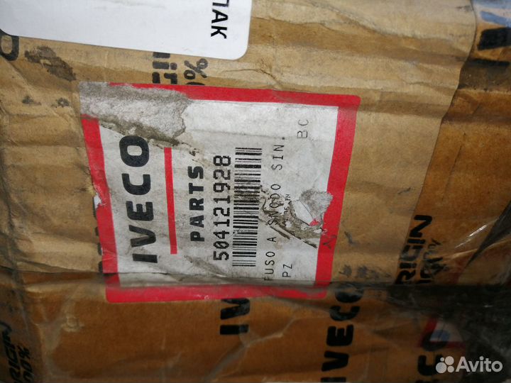 Поворотный кулак левый Ивеко Iveco 504121928