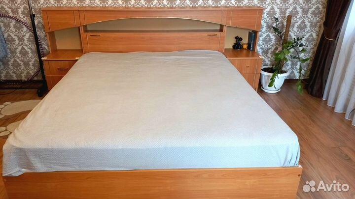 Кровать двухспальная бу