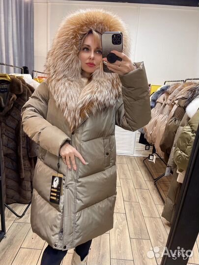 Пальто пуховик 95см с лисой шикарной и капюшоном