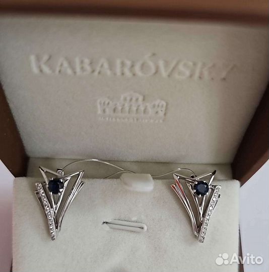 Золотые серьги с бриллиантами и сапфирами