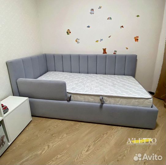 Детская кровать с мягкими бортиками